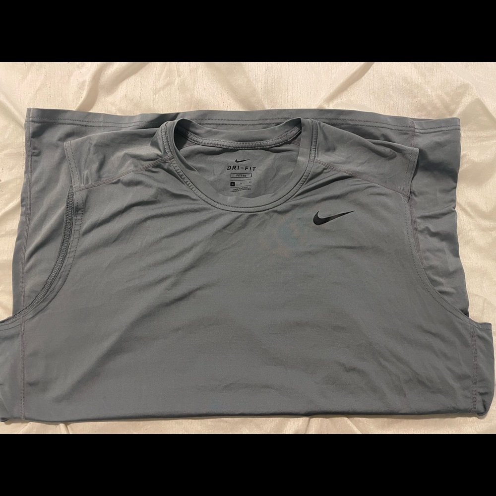 Nike dry fit sleeveless men’s shirt size XL